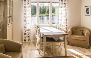 2 Bedroom Awesome Home In Frövi