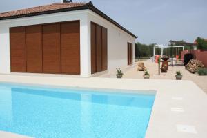 MEL'S HOUSE 