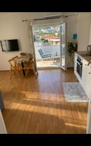 Apartment Remi, penthouse with balcony, free parking