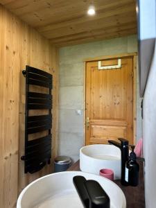 Maisons de vacances Chalet dans un ecrin de verdure avec SPA privatif : photos des chambres
