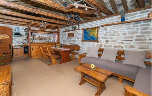 3 Bedroom Pet Friendly Home In Medvida