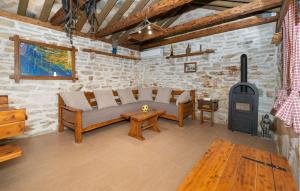 3 Bedroom Pet Friendly Home In Medvida