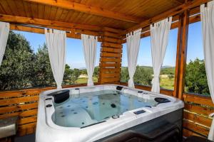 Cozy and Chic Little House with Pool Ivinj - 3