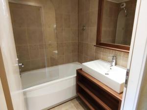 Appartement de 3 pièces au centre dIsola 2000, parking, proche pistes - FR-1-292-210