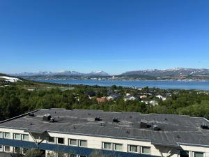 Miracle Tromso, cozy double bed private room in a shared apartment with Stunning Tromso Views