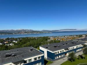 Miracle Tromso, cozy double bed private room in a shared apartment with Stunning Tromso Views