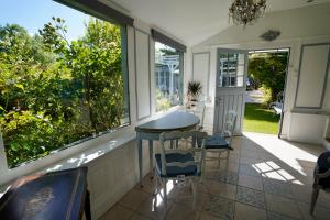 Maisons de vacances Maison charmante avec jacuzzi et cours d-eau : photos des chambres