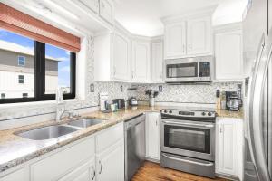 Gulf Village 214- Close to the Hangout beachfront