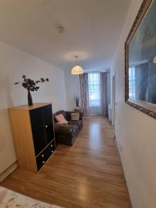 Sea view flat opposite port with parking