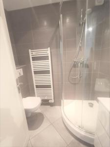 Résidence Le Bec Rouge - Appartement de charme 3 pièces 8 personnes à Tignes au pied des pistes et proche des commerces dans le quartier du Lac. Vue impr MAE-1681