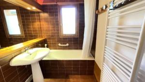 Résidence Les Cytelles - Appartement 2 pièces rénové, 5 personnes à Meribel Altiport au pied des pistes et proche du golf MAE-1751