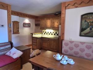 Résidence Fermes De Meribel Bat C - Confortable appartement 3 pièces pour 4 personnes aux pieds des pistes aves accès à la piscine situé à Meribel Village MAE-1800