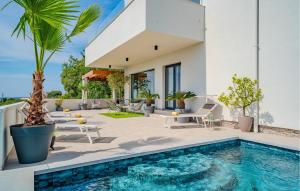 Beautiful Home In Zadar With Sauna