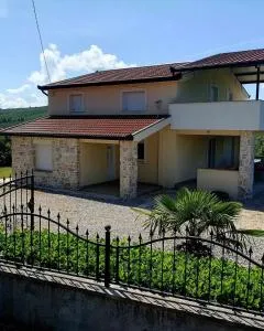 Riverside Bučine - 柳布什基