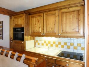 Résidence Fermes De Meribel Daguet - Appartement 3 pièces 6 personnes à Méribel Village aux pieds des pistes avec accès à la piscine couverte MAE-2020