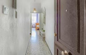 2 Bedroom Stunning Apartment In Rota