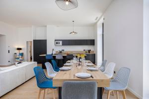 3 - Grand Appartement dans Château & Domaine privé à 15min de Lyon