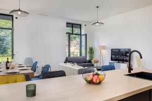 3 - Grand Appartement dans Château & Domaine privé à 15min de Lyon