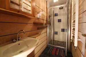 Chalets Chalet Bobech - chalet traditionnel, terrase plein sud MAE-3383 : photos des chambres