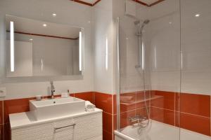 Résidence Saint Jacques A - Grand appartement rénové · Centre station · Vue vallée · Balcon MAE-3416