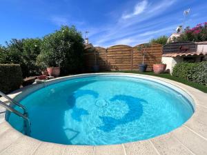 Piscine Cosy, 3 chambres, 3 SdB, havre de paix à 10 min des plages
