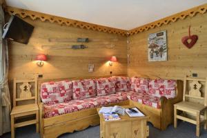 Résidence Pierre De Soleil - Appartement chaleureux et rénové · Skis aux pieds MAE-3575