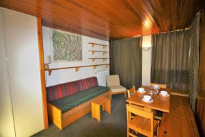 Résidence Roches Rouges C - studio confortable, pied des pistes MAE-3580