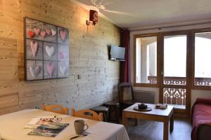 Résidence Themis - Studio chaleureux et tout confort · Ski aux pieds · Vue pistes · Casier à skis MAE-3630