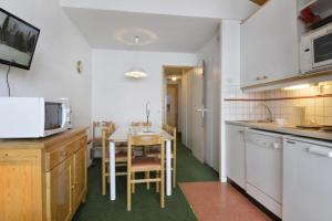 Résidence Themis - Appartement fonctionnel · Skis aux pieds · Balcon avec vue sur pistes MAE-3663