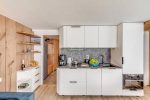 Résidence Palafour - Rénovation et confort moderne pour ce studio avec terrasse vue lac MAE-3731