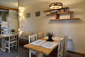 Résidence Amethyste - Studio divisible chaleureux · Accès direct aux pistes · Vue pistes MAE-3793