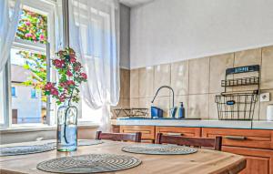 5 Bedroom Nice Home In Darlówko