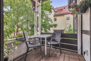 HIRSCH Stadt Apartment 3 - Balkon mit Flussblick - Parkplatz