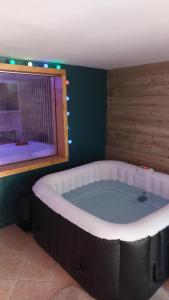 Appartements Jacuzzi avec vue sur la riviere l'Yerres : photos des chambres