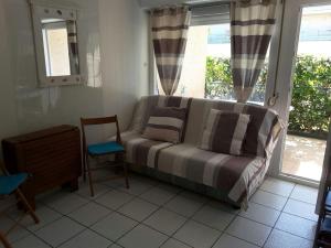 Appartement RDC avec Terrasse dans residence avec piscine et face à la plage