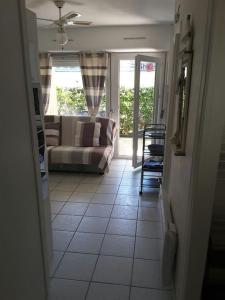 Appartement RDC avec Terrasse dans residence avec piscine et face à la plage