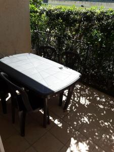 Appartement RDC avec Terrasse dans residence avec piscine et face à la plage