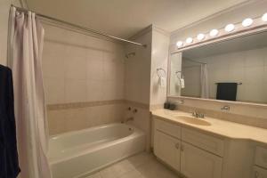 Luxury 3 Br 3 Bth Townhouse in Gated Community