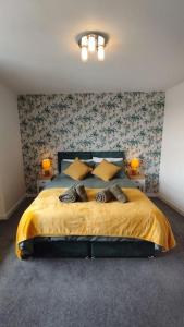 The Green Top flat with parking included amazing views and perfect location