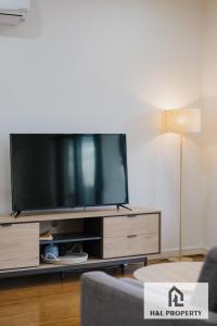 Nice house walking to shopping center