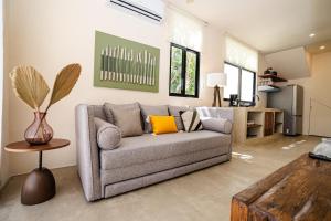 Penthouse with private jungle, pool, downtown