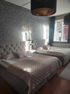 Quadruple Room with Two Double Beds and shared Bathroom room in Sjugare Bed & Breakfast