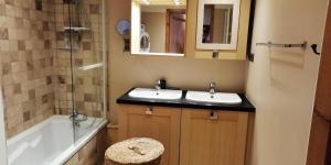 Résidence Grand Coeur - Spacieux 4 Pièces 6 personnes proche du funiculaire et du centre de Bourg MAE-0014