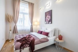 Very Central Large Home with Air Conditioning