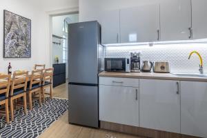 Very Central Large Home with Air Conditioning