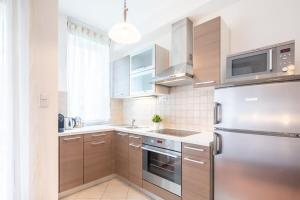 Central - Balcony - Modern Home