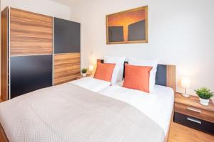 Central - Balcony - Modern Home