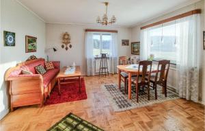 3 Bedroom Lovely Home In Bullaren