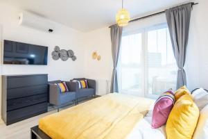 Modern bright central place with terrace