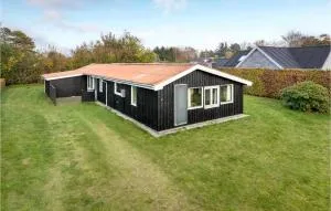 Pet Friendly Home In Tarm With Kitchen - Tarm